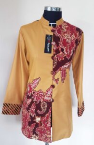 BAJU BATIK UNTUK PEREMPUAN