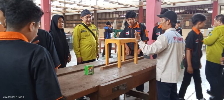 MENGETAHUI BUDAYA INDUSTRI MELALUI KEGIATAN P5 TEMA KEBEKERJAAN DIRANGKAIKAN DENGAN KUNJUNGAN INDUSTRI KE JOGJAKARTA