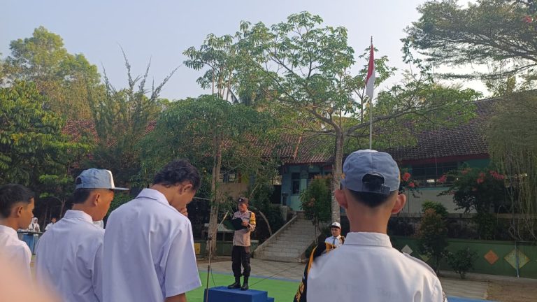 Polsek Donorojo Jadi Pembina Upacara di SMKN 1 Donorojo, Sosialisasi Bahaya Kenakalan Remaja hingga Ketertiban Berlalu Lintas